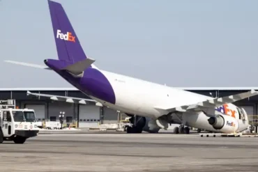 FedEx A300-600F Nose Gear Collapse at Baltimore Triggers FAA Scrutiny and Fleet Age Debate