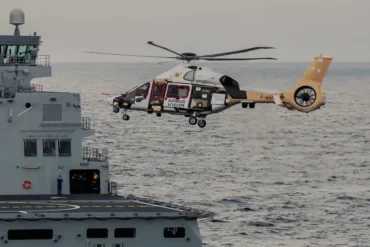 France’s H160M Guépard Conducts First Close-Range Naval Flight, Marking a Key Step Toward Full Maritime Integration