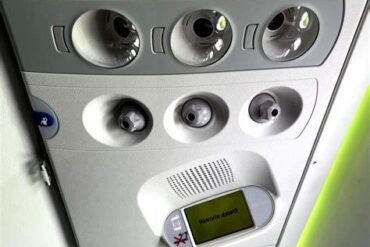 Individual Air Nozzles on Airplanes: The Overlooked Comfort Feature Airlines Still Debate