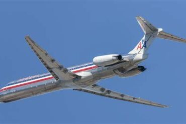 How Many McDonnell Douglas MD-80s Were Built? The Full Production Story of the Legendary “Mad Dog”