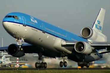 McDonnell Douglas MD-11 Tail Engine Explained: Fans, Ducts, and Trijet Design Truths