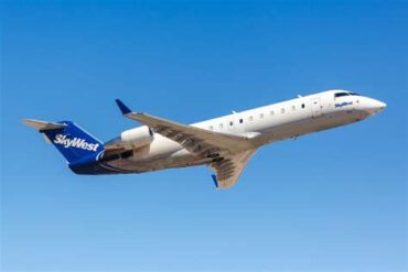 SkyWest Faces Federal Lawsuit After Former Pilots Used Browser Dev Tools to Expose Nearly 5,000 Employee Records