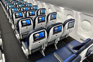 United Airlines Passenger Hears Unfiltered Cockpit Chatter on Channel 9 During Denver Flight