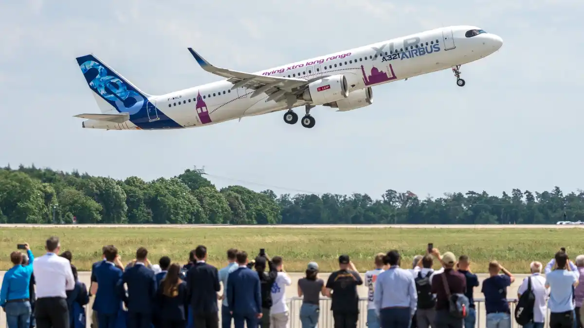 Airbus A321XLR long range narrowbody preparing for intercontinental flight