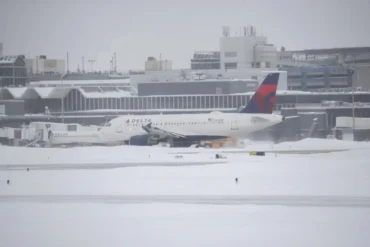 Severe Storm Systems Paralyze U.S. Air Travel, Triggering Nationwide Flight Disruptions