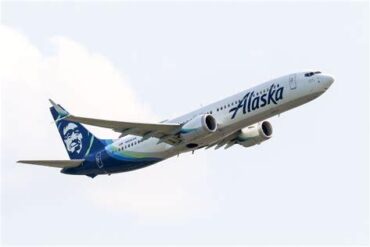 Alaska Airlines 737 MAX 9 and FedEx 777F Narrowly Avoid Collision During Newark Approach