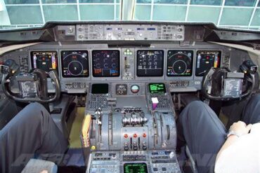DC-10 vs MD-11 Cockpit Design: How Glass Cockpits Transformed McDonnell Douglas Flight Decks DC-10 vs MD-11 Cockpit Design: How Glass Cockpits Transformed McDonnell Douglas Flight Decks