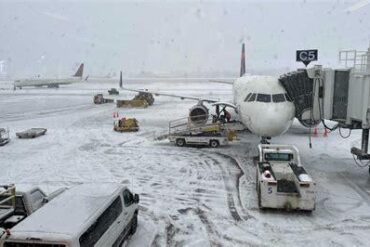 Delta Air Lines Preemptively Cancels Hundreds of Midwest Flights as Powerful Winter Storm Approaches