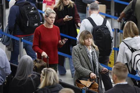 Elon Musk Pledges to Cover TSA Salaries Amid Shutdown Chaos and Soaring Airport Delays