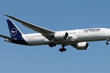 Lufthansa Delays Austrian Airlines Dreamliner Transfer as Seat Certification Troubles Continue