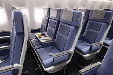 Lufthansa Tests “On-Demand” Economy Cabin Cleaning to Cut Costs on Short-Haul Flights