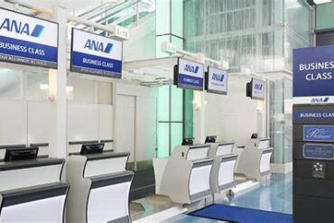 Does Upgrading To Business Class At Check-In Cost More? A Data-Driven Look At Airline Upgrade Pricing