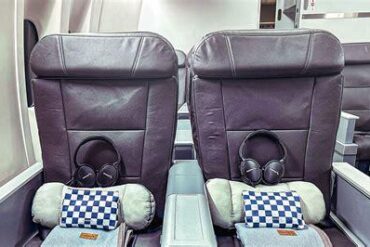 7 Airlines With the Most Comfortable Long-Haul Economy Seats in the World (Ultimate 2026 Guide)