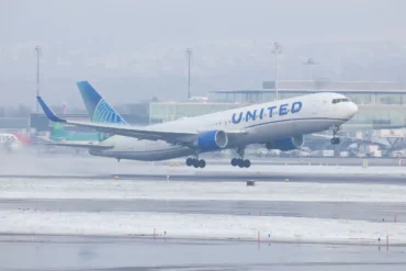 United Airlines Signals Potential 20% Summer Fare Surge Amid Escalating Fuel Costs