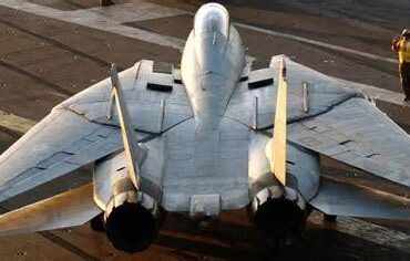 Why the F-14 Tomcat Had to Sweep Its Wings Back Just to Survive Carrier Landings Why the F-14 Tomcat Had to Sweep Its Wings Back Just to Survive Carrier Landings