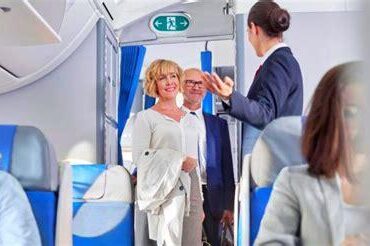 The Hidden 3-Second Passenger Scan: How Flight Attendants Secretly Assess Every Traveler During Boarding