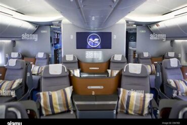 Inside the Strategy: Why the U.S. Air Force Is Quietly Acquiring Lufthansa Boeing 747-8 Jets in 2026