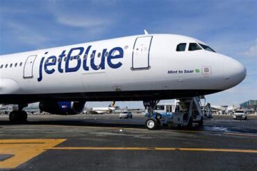 JetBlue CEO Rejects Bankruptcy Rumors as Airline Moves to Stabilize Finances