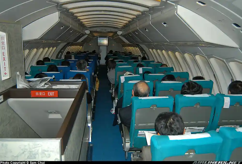 Japan Airlines Boeing 747 high density domestic seating configuration