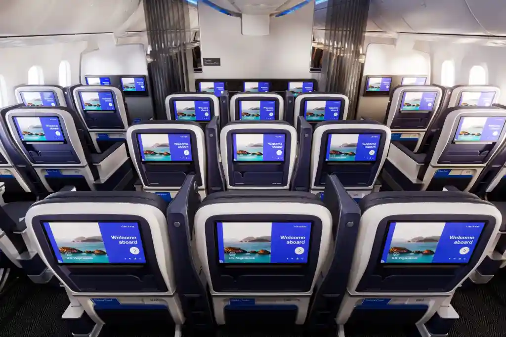 United Airlines Premium Plus new 787 cabin OLED screens