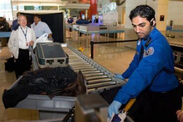 Airport Security Risk: Why Phones Get Stolen at TSA Checkpoints More Than You Think