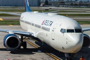 Delta Flight 1109 Diverts to Farmington After Runway Incident Forces Low-Fuel Decision in Albuquerque