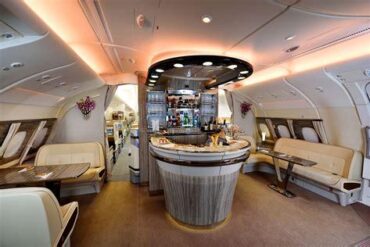 Inside Emirates’ Airbus A380 Upper Deck: The Luxury Layout That Changed Modern Flying