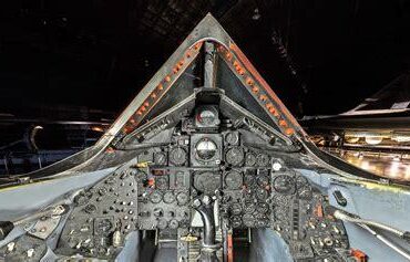 Inside the SR-71 Blackbird: How Extreme Speed Turned Its Windshield Into a 620°F Oven