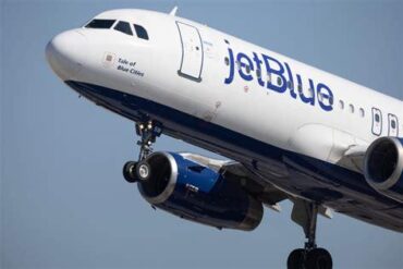 JetBlue to Withdraw from Manchester-Boston Airport Amid Industry-Wide Capacity Crunch