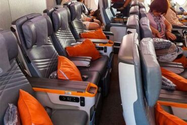Singapore Airlines Premium Economy vs Business Class Cost: Is the Upgrade Really Worth the Money in 2026?