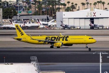 Spirit Airlines’ Final Las Vegas Departure Ends With Emotional Wing Wave as Last Aircraft Heads to Desert Storage