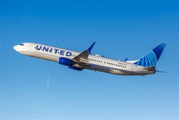 United Airlines Flight UA2005 Diverts to Madison After Passenger Repeatedly Attempts to Reach Cockpit