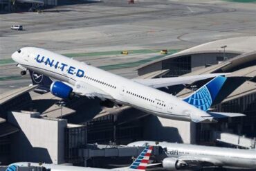 United Airlines Captures 103,000 Bookings and 17,000 Loyalty Sign-Ups Following Spirit Airlines Collapse