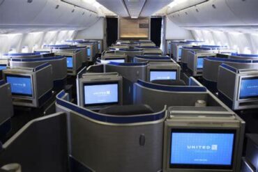 United Airlines Extends Newark–Palermo Flights Into Winter Using Premium 46-Seat Polaris 767