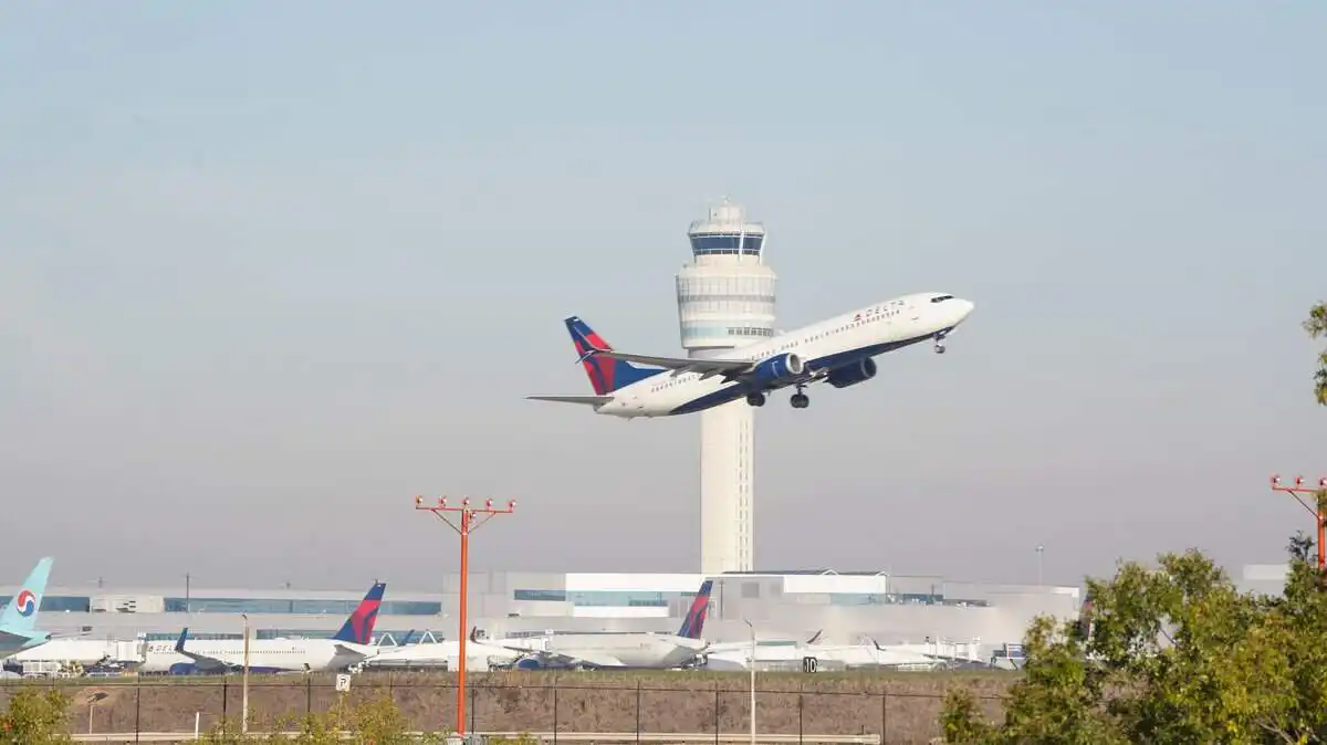 7 Critical Airports That Serve as Global Flight Diversion Hotspots
