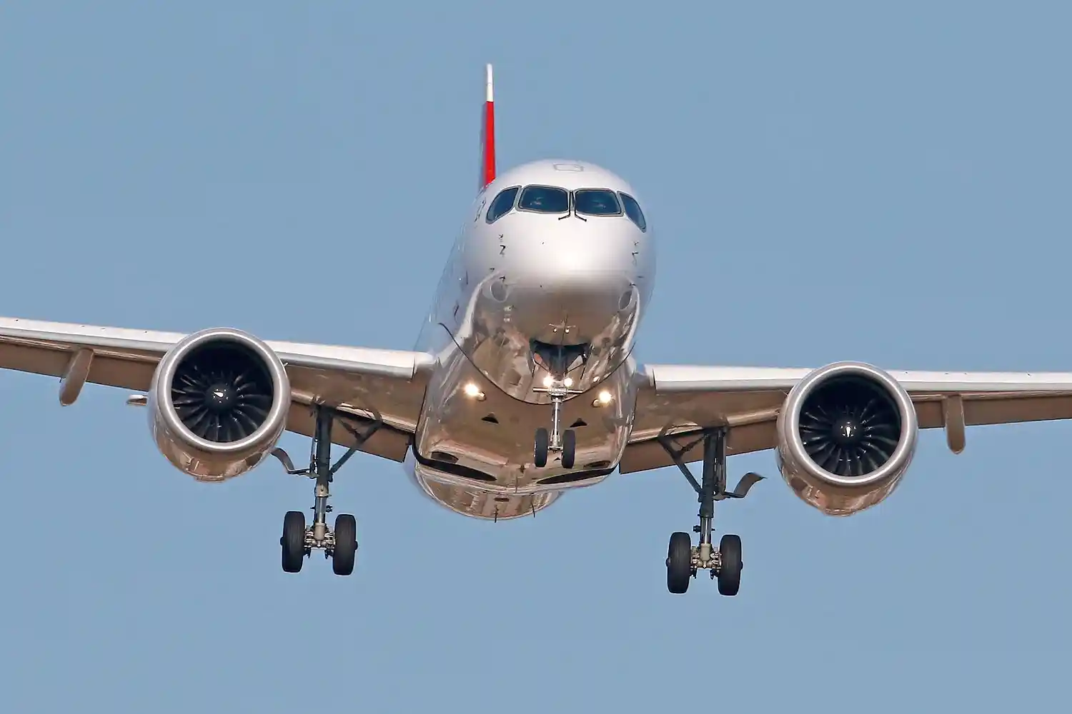 Airbus Pauses A220-500 Stretch Plans Despite Strong Market Interest