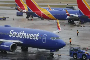 Southwest Boeing 737-700 Removed From Service After Ground Vehicle Becomes Lodged Under Aircraft at Memphis Airport