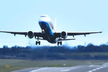 Why Airliner Pilots Reduce Engine Thrust After Takeoff: The Science Behind One of Aviation’s Most Misunderstood Procedures