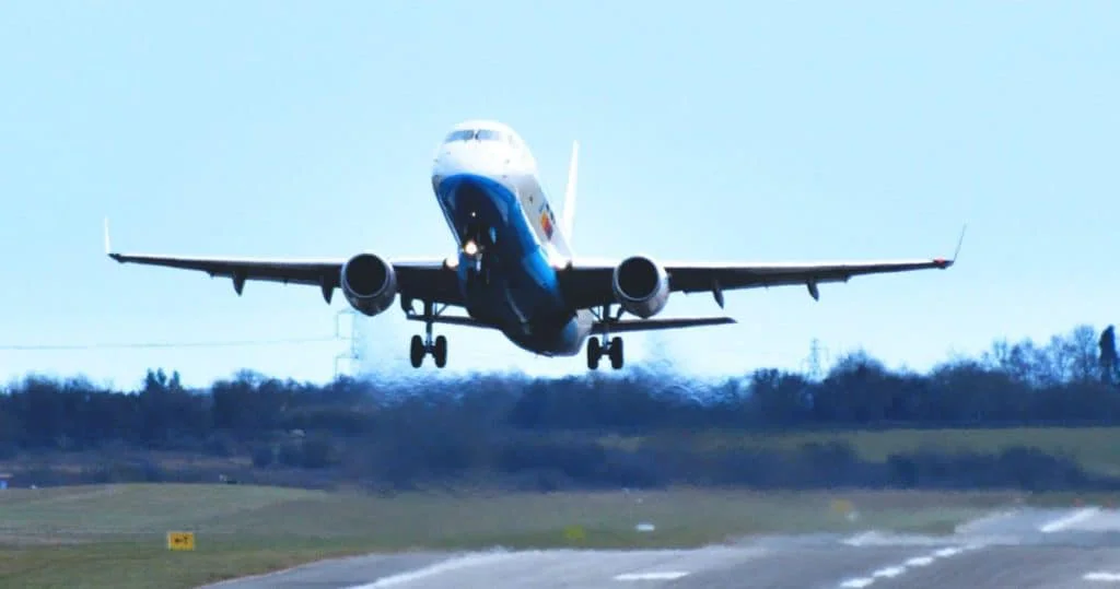 Why Airliner Pilots Reduce Engine Thrust After Takeoff: The Science Behind One of Aviation’s Most Misunderstood Procedures