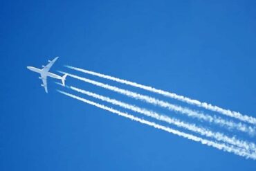 Why Some Aircraft Leave Contrails While Others Fly Invisible