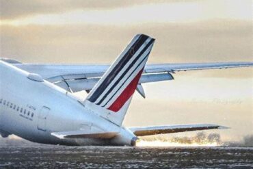 Why Boeing 787 and Airbus A350 Tail Strikes Can Ground Aircraft for Weeks While Boeing 777s Often Return Faster