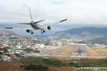 5 of the World's Most Technically Challenging Airports to Land At: Why Even Veteran Pilots Need Special Training