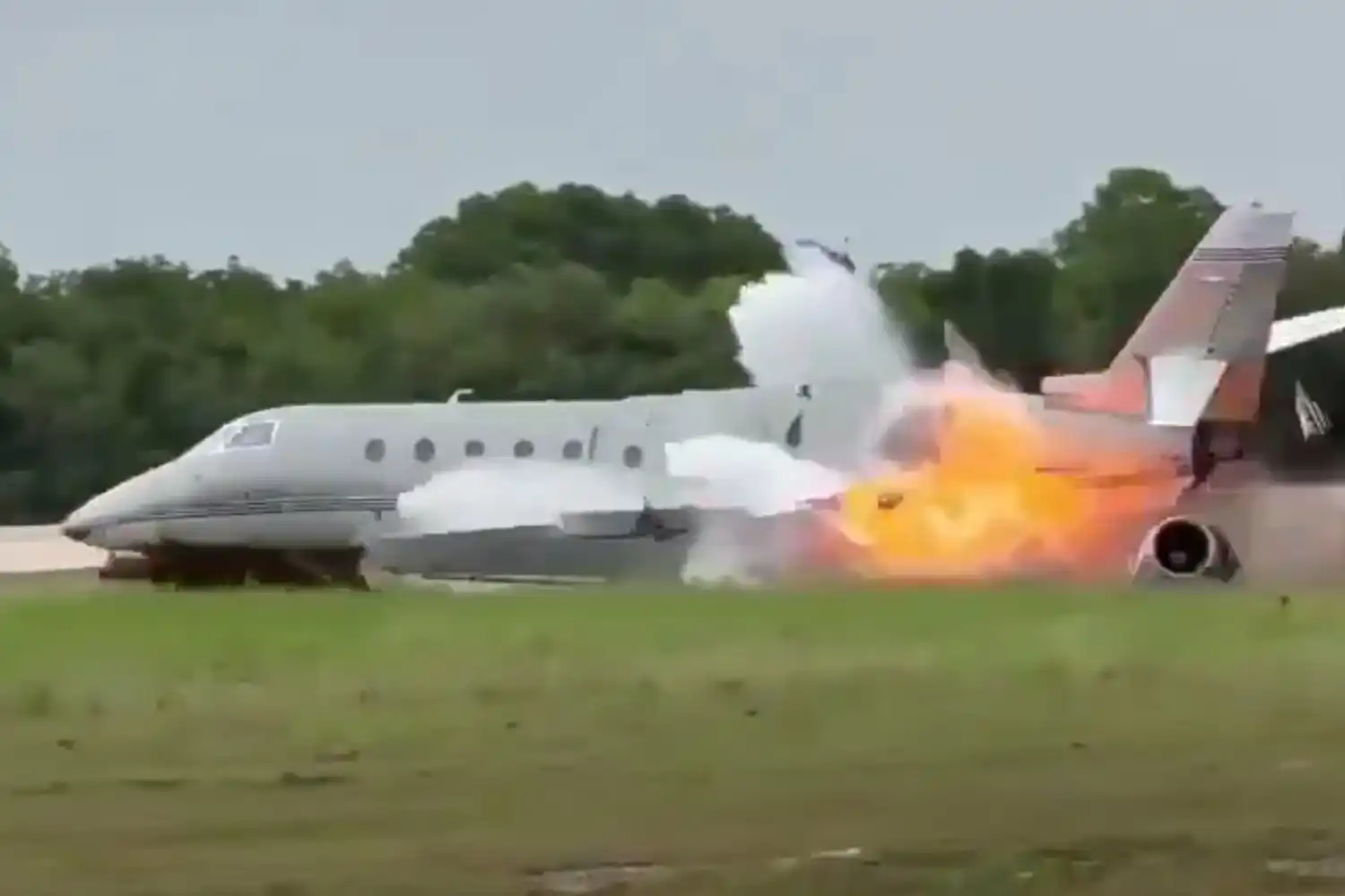 Gulfstream G200 Crash in Dominican Republic Kills Two Pilots During Emergency Landing Attempt