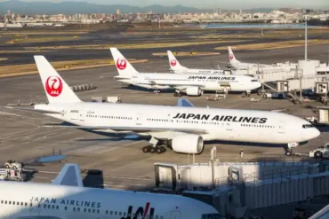 Why Japan Airlines CEO Took a Pay Cut After a Flight Attendant's Alcohol Cover-Up