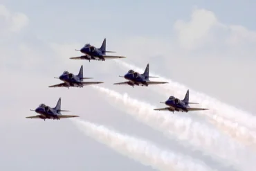 US Navy Blue Angels Skip Chicago Air and Water Show 2026 as Thunderbirds Take Center Stage