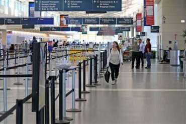 Thunderstorms Trigger FAA Ground Stop at Chicago O’Hare, Causing More Than 700 Flight Delays Across the US