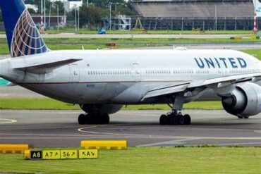 United Airlines Debuts First Transatlantic Starlink Flight on Aging Boeing 777-200