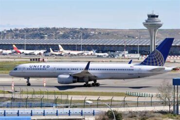 United Airlines Removes More Than 23,500 Domestic Summer Flights as July Capacity Drops Nearly 5%