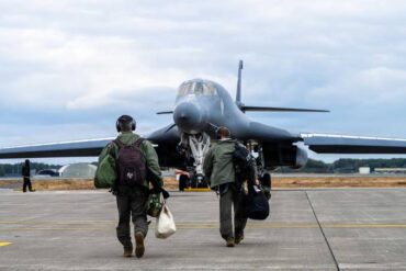 US Fighter Pilot Salaries in 2026: How American Aviators Outearn Their Global Counterparts