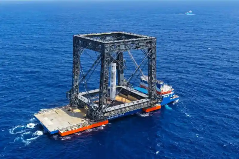 CASC Linghangzhe recovery barge cable landing system rocket booster